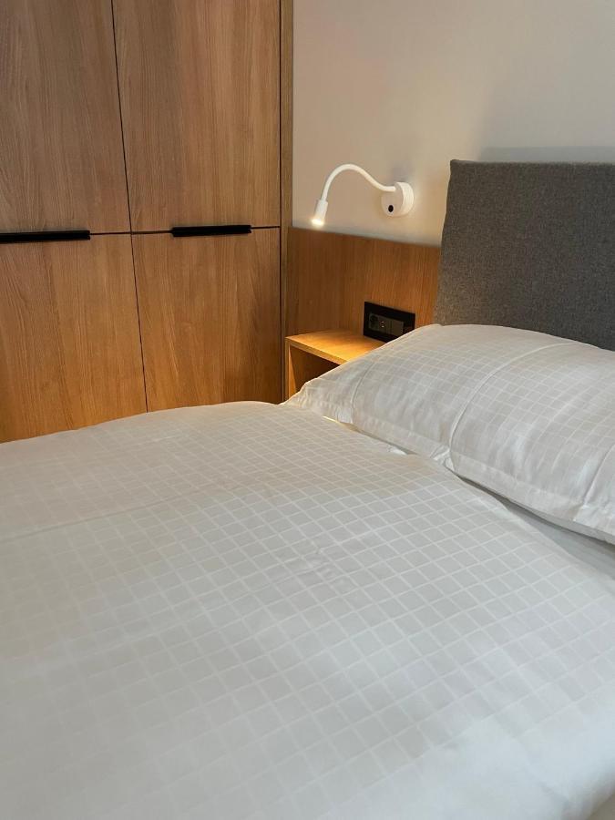 Luxury By The Lake Ap 25 Sibiu Buitenkant foto